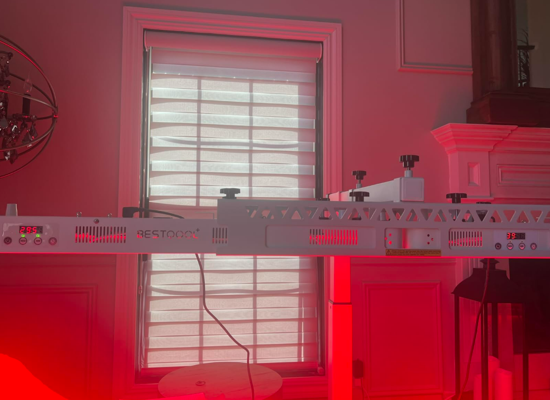 BestQool Pro300 specs: 19.1 lbs, 300 dual-chip LEDs, 630/660/850/940nm wavelengths, 106.35 mW/cm2 at 3 inches, spectral chart